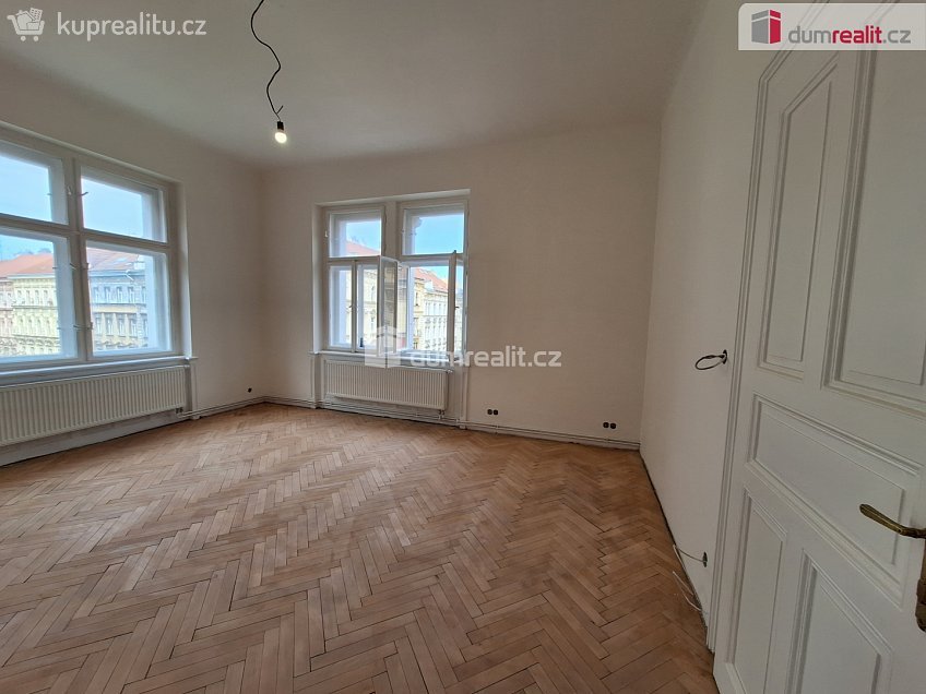 Pronájem bytu 3+kk 82 m^2 Chodská, Praha 2 