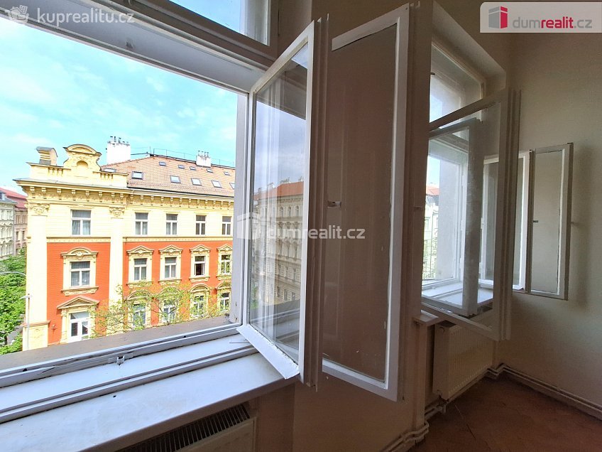 Pronájem bytu 3+kk 82 m^2 Chodská, Praha 2 