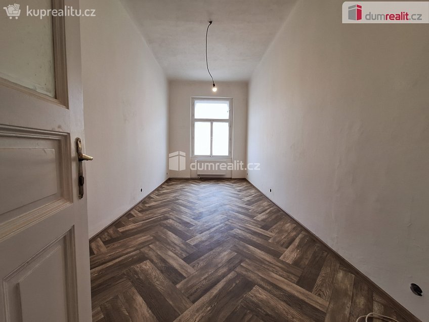 Pronájem bytu 3+kk 82 m^2 Chodská, Praha 2 