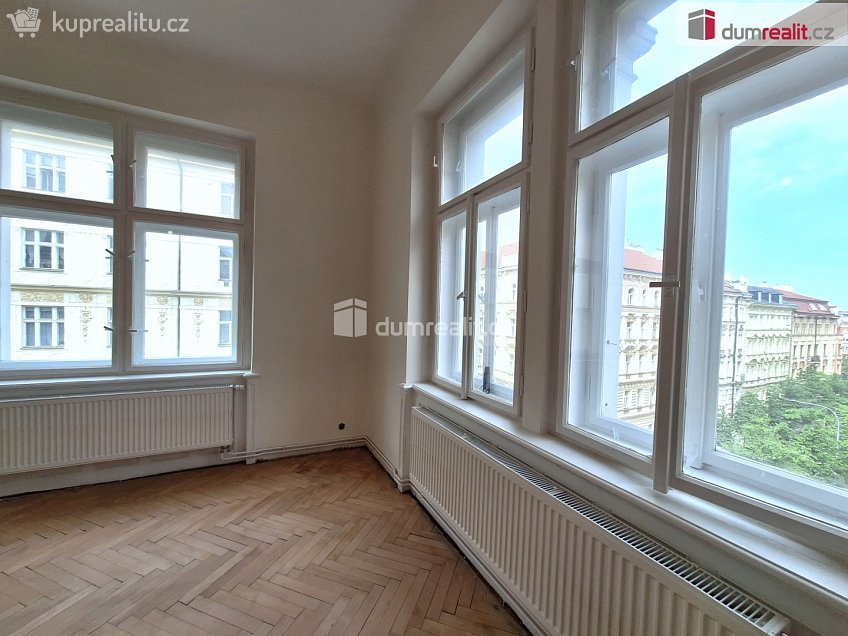Pronájem bytu 3+kk 82 m^2 Chodská, Praha 2 