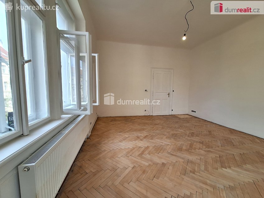 Pronájem bytu 3+kk 82 m^2 Chodská, Praha 2 