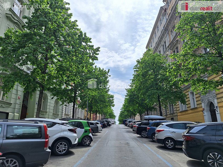 Pronájem bytu 3+kk 82 m^2 Chodská, Praha 2 