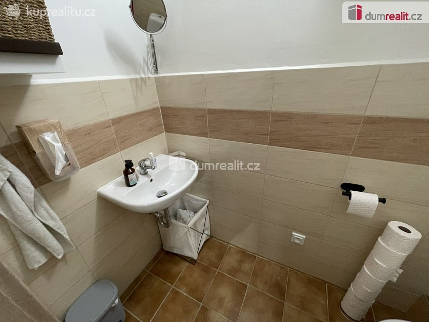 Pronájem  kanceláře 30 m^2 Kloboukova, Praha 11 