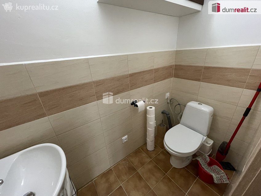 Pronájem  kanceláře 30 m^2 Kloboukova, Praha 11 