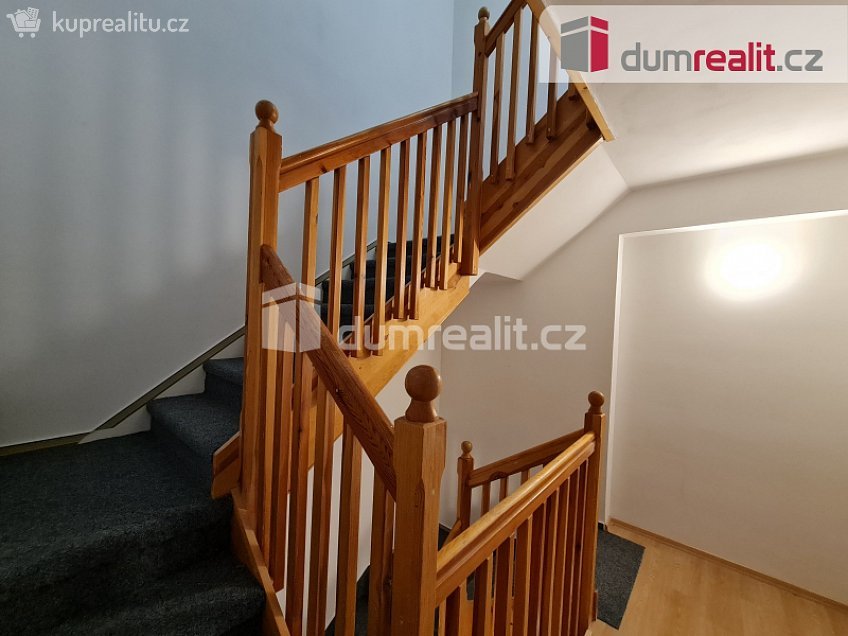 Pronájem  kanceláře 30 m^2 Kloboukova, Praha 11 