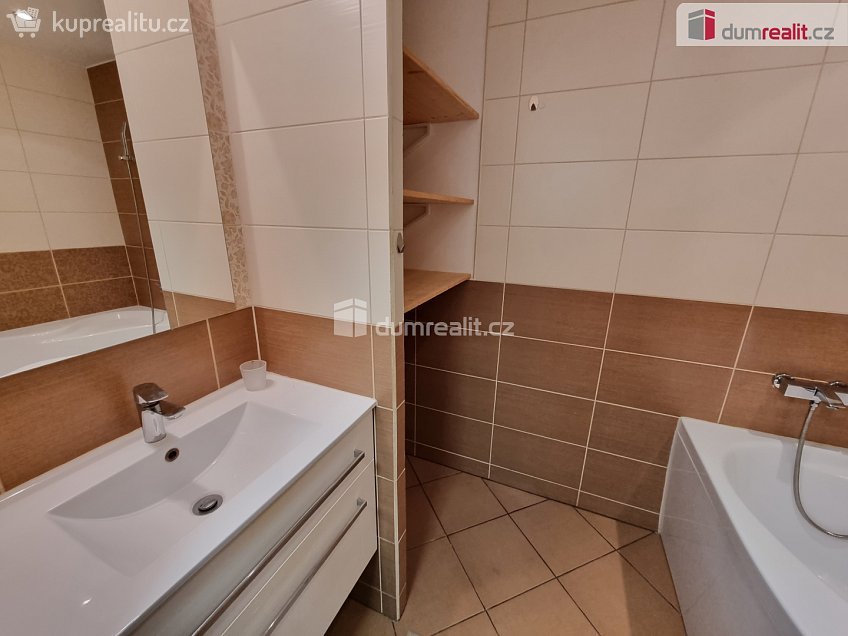 Pronájem bytu 2+1 54 m^2 nám. Mládežníků, Kralupy nad Vltavou 
