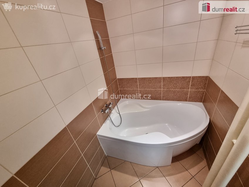 Pronájem bytu 2+1 54 m^2 nám. Mládežníků, Kralupy nad Vltavou 
