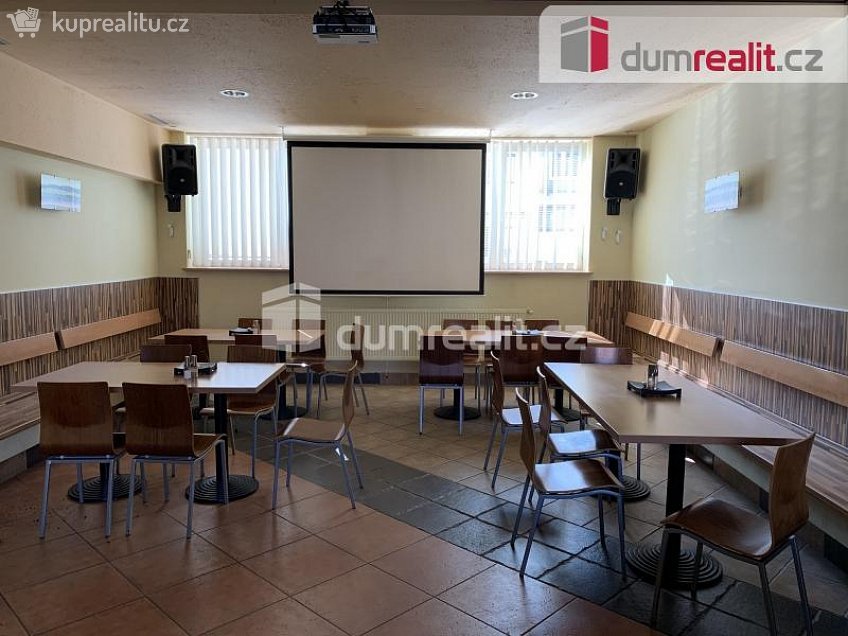 Pronájem  kanceláře 18 m^2 Erbenova, Benešov 