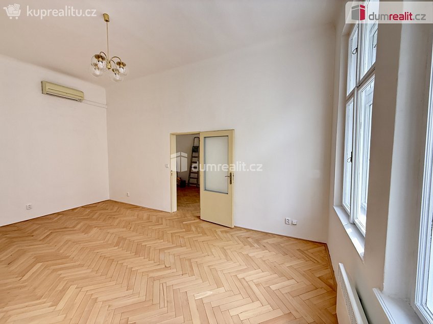 Pronájem bytu 2+1 58 m^2 Husitská, Praha 3 