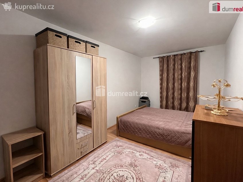Pronájem bytu 2+kk 55 m^2 Zenklova, Praha 8 