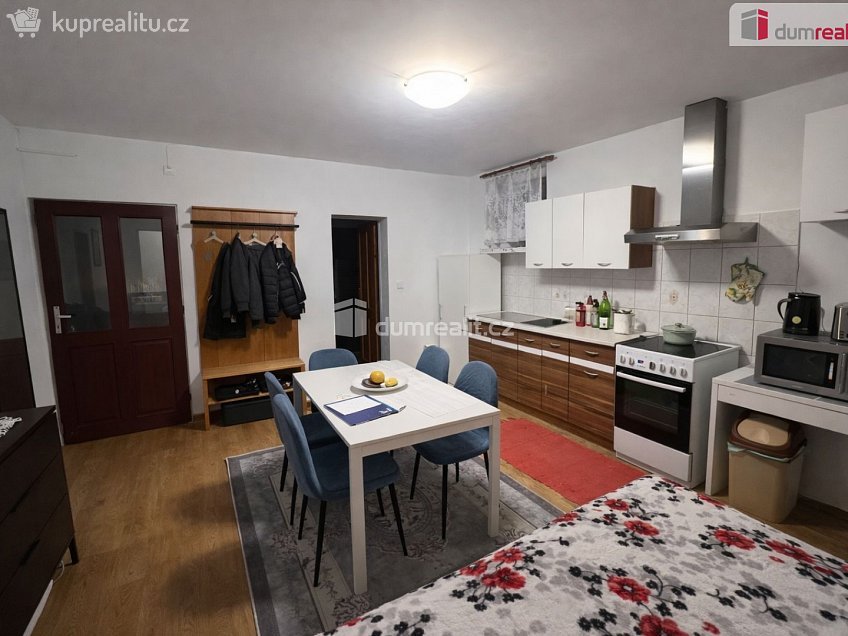 Pronájem bytu 2+kk 55 m^2 Zenklova, Praha 8 