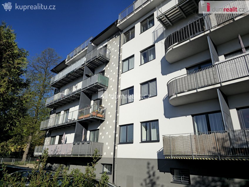 Pronájem bytu 2+kk 50 m^2 Zátopkova, Milovice 