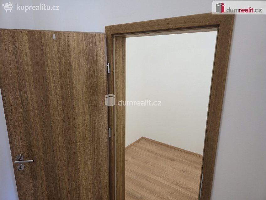 Pronájem bytu 2+kk 50 m^2 Zátopkova, Milovice 
