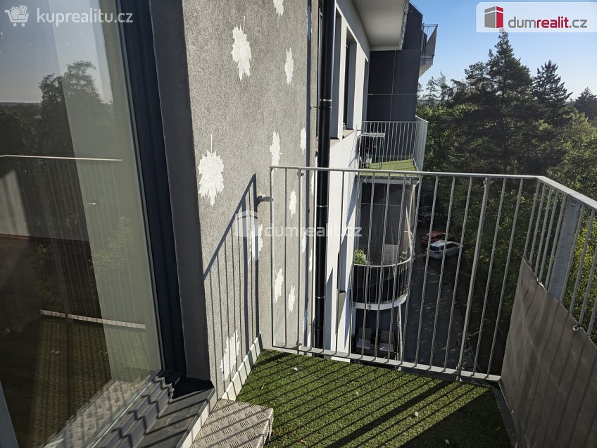 Pronájem bytu 2+kk 50 m^2 Zátopkova, Milovice 