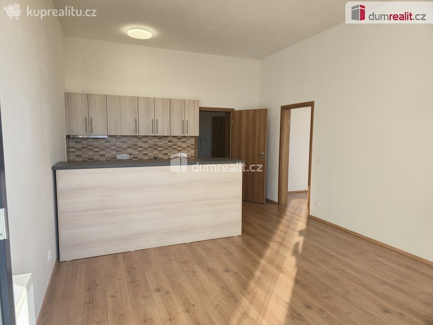 Pronájem bytu 2+kk 50 m^2 Zátopkova, Milovice 