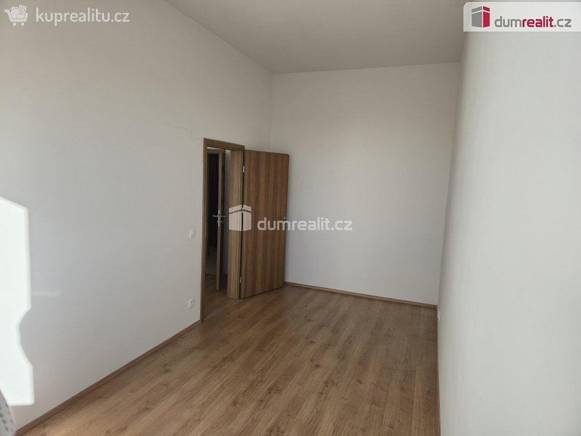 Pronájem bytu 2+kk 50 m^2 Zátopkova, Milovice 