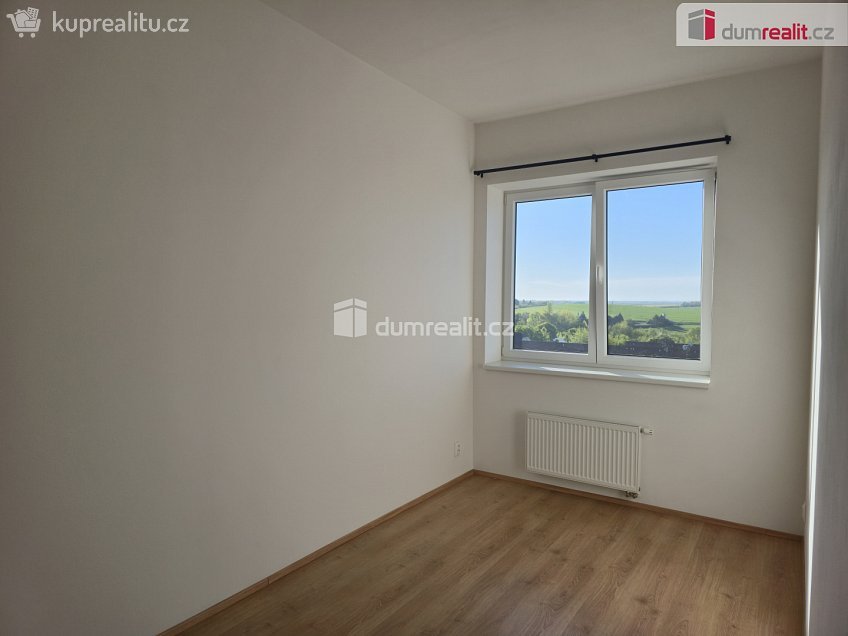 Pronájem bytu 2+kk 50 m^2 Zátopkova, Milovice 