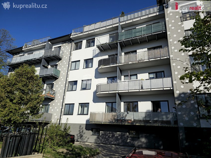 Pronájem bytu 2+kk 50 m^2 Zátopkova, Milovice 