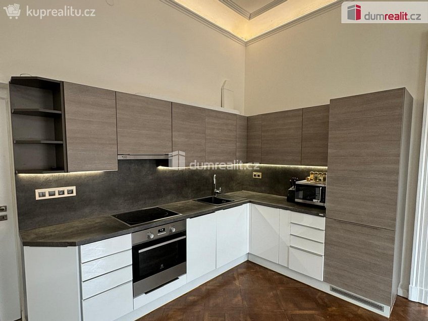 Pronájem bytu 2+kk 62 m^2 Mánesova, Praha 2 