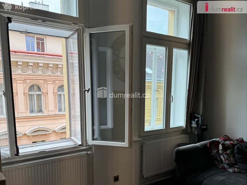 Pronájem bytu 2+kk 62 m^2 Mánesova, Praha 2 