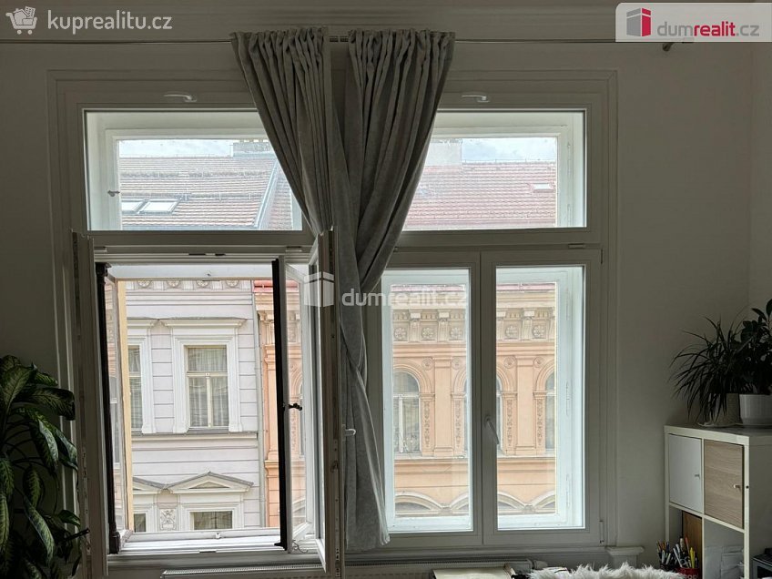 Pronájem bytu 2+kk 62 m^2 Mánesova, Praha 2 