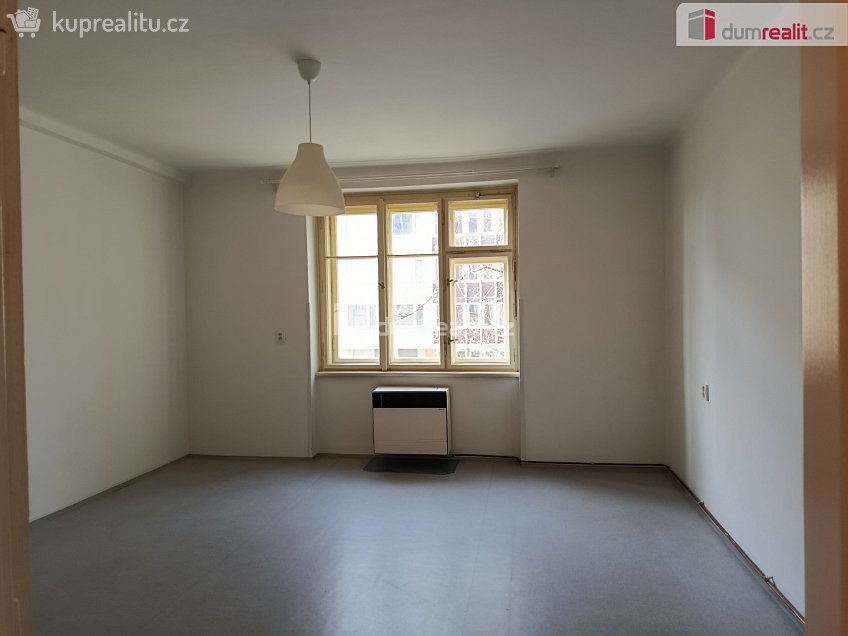 Pronájem bytu 1+kk 30 m^2 V předpolí, Praha 10 