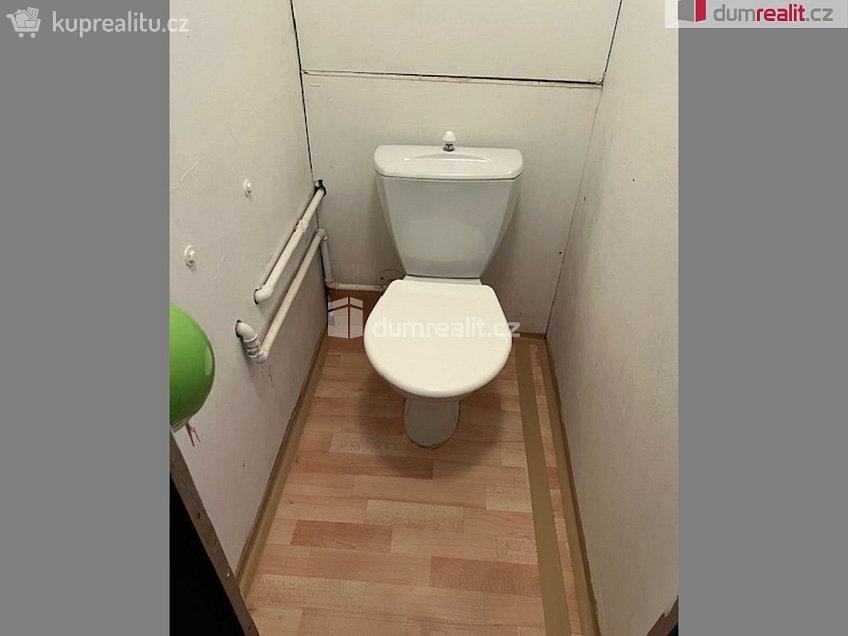 Pronájem bytu 3+1 64 m^2 Cvikovská, Praha 9 