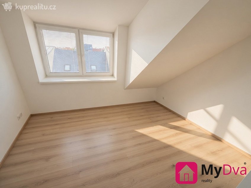 Pronájem bytu 3+kk 63 m^2 Dobrovského, Třebíč 