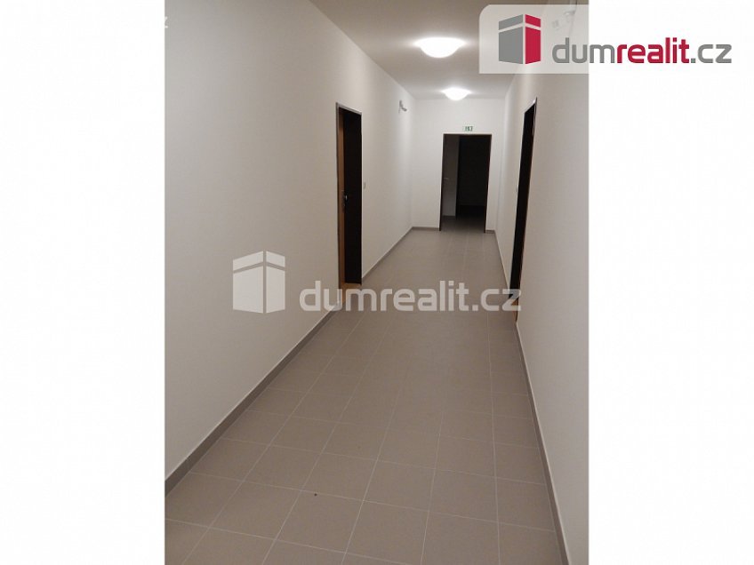 Pronájem bytu 1+kk 37 m^2 Bermanova, Praha-Čakovice 
