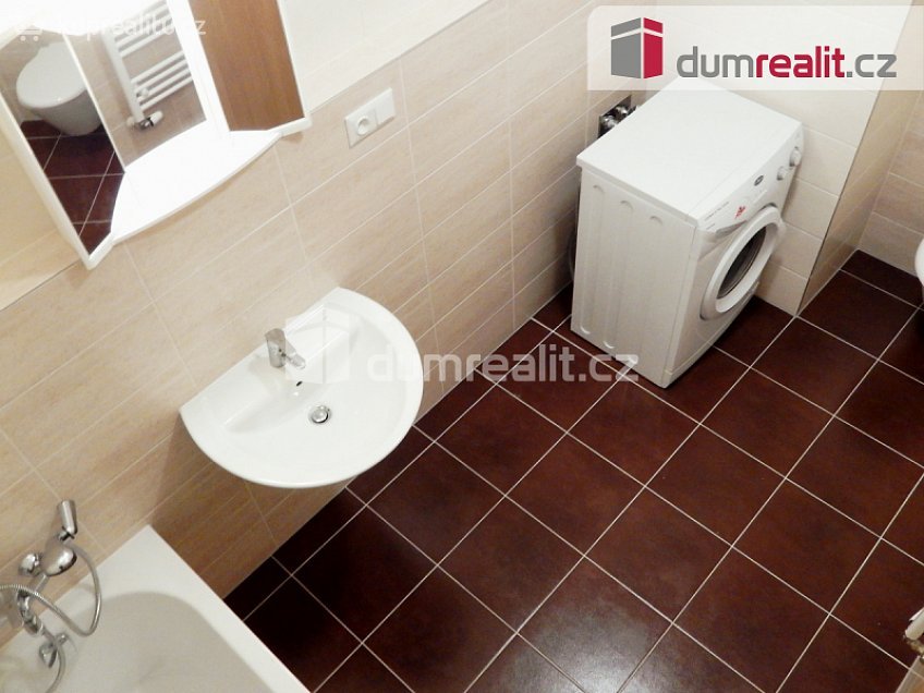 Pronájem bytu 1+kk 37 m^2 Bermanova, Praha-Čakovice 