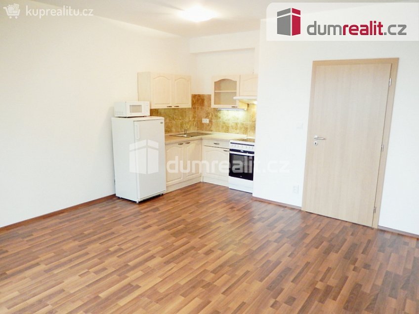 Pronájem bytu 1+kk 37 m^2 Bermanova, Praha-Čakovice 