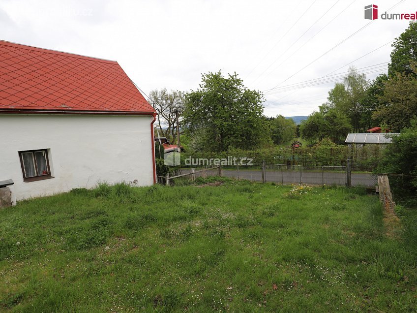 Prodej  stavebního pozemku 2158 m^2 Zahradní, Chlum Svaté Maří 
