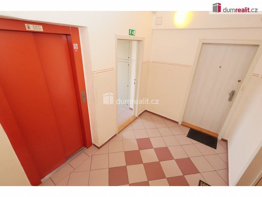 Pronájem bytu 2+1 49 m^2 Pejevové, Praha 12 