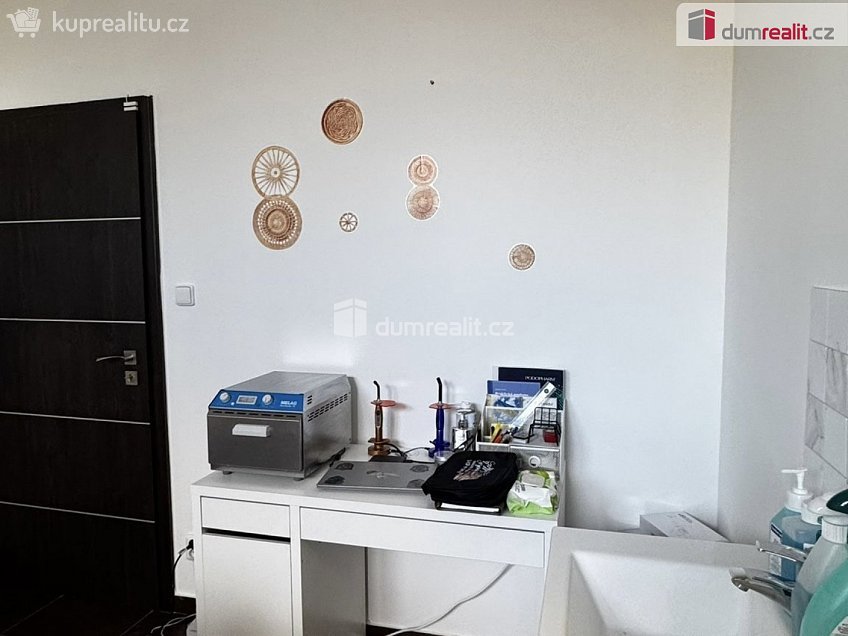 Pronájem  komerční reality 5 m^2 Jana Růžičky, Praha-Kunratice 