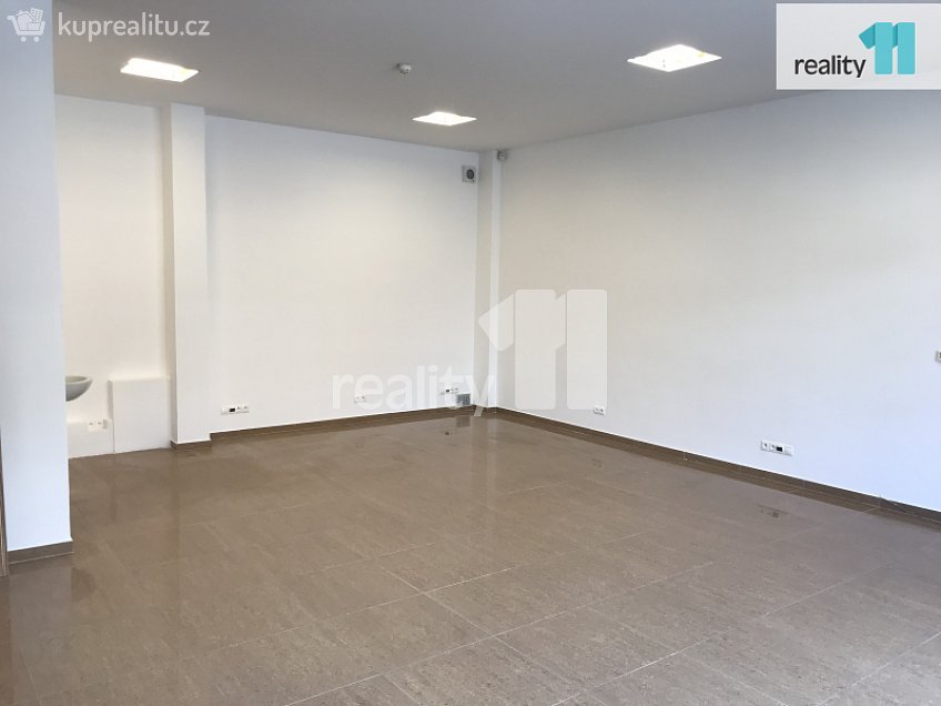 Pronájem  obchodních prostor 49 m^2 Chebská, Karlovy Vary 