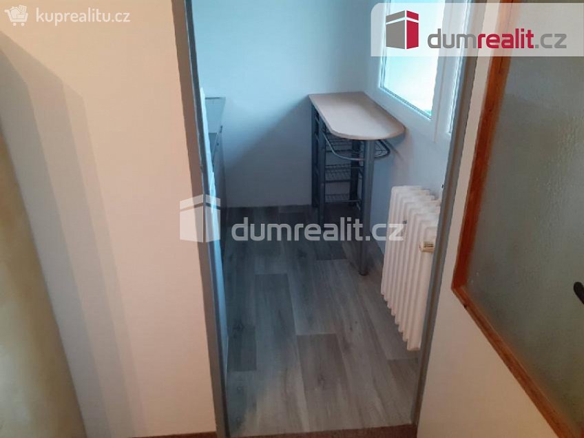 Pronájem bytu 1+1 27 m^2 Veltruská, Praha 9 