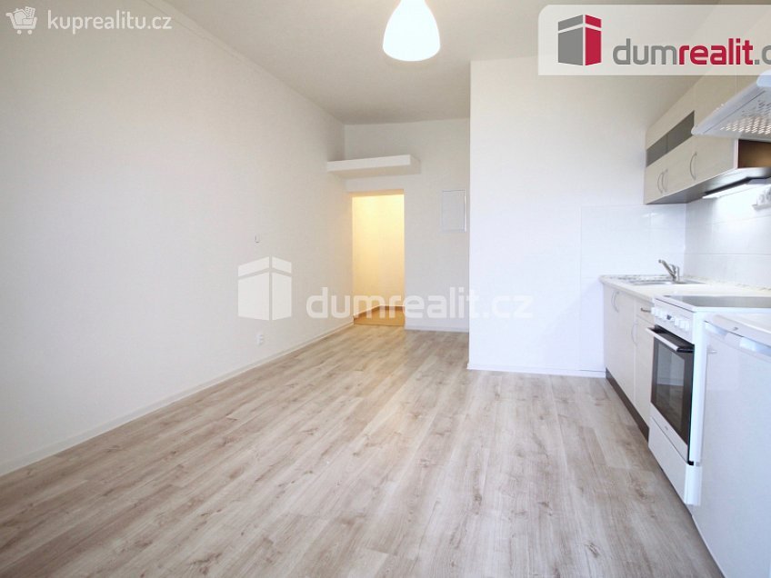 Pronájem bytu 1+kk 25 m^2 Plánická, Praha 16 