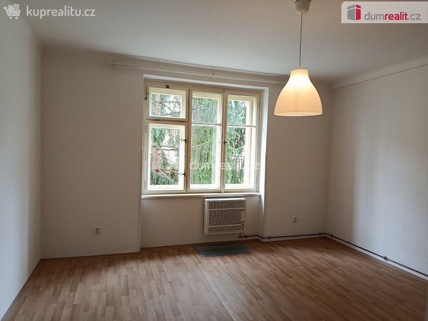 Pronájem bytu 1+kk 32 m^2 V předpolí, Praha 10 