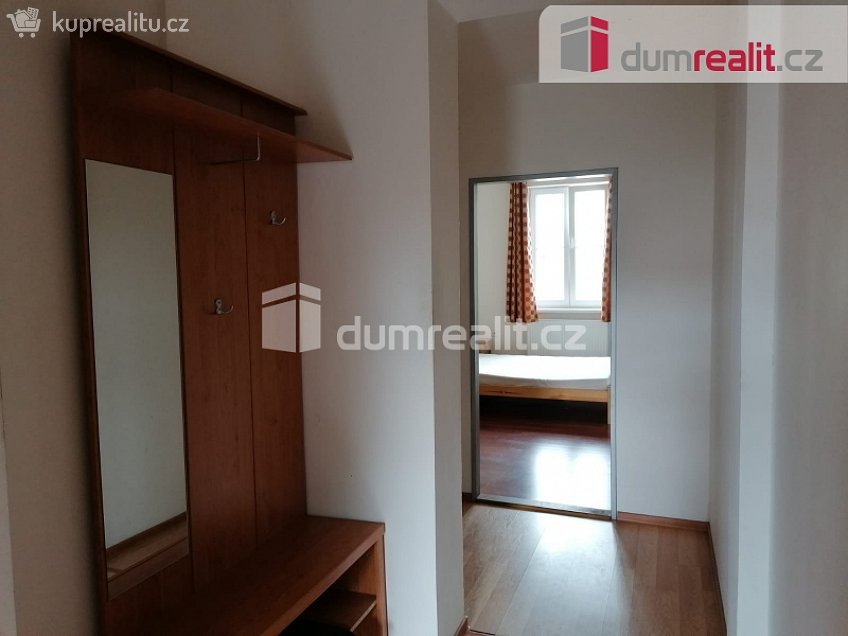 Pronájem bytu 2+kk 55 m^2 Zenklova, Praha 8 