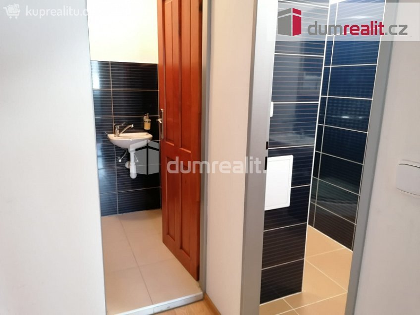 Pronájem bytu 2+kk 55 m^2 Zenklova, Praha 8 