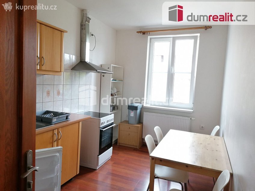 Pronájem bytu 2+kk 55 m^2 Zenklova, Praha 8 