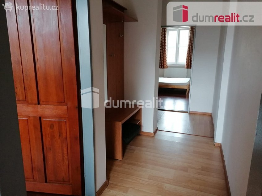 Pronájem bytu 2+kk 55 m^2 Zenklova, Praha 8 