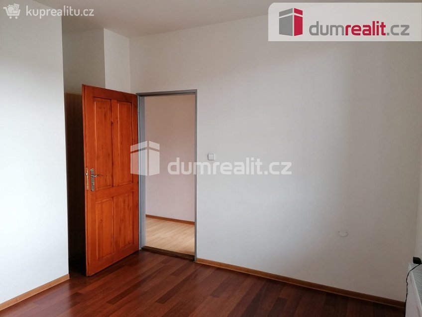 Pronájem bytu 2+kk 55 m^2 Zenklova, Praha 8 