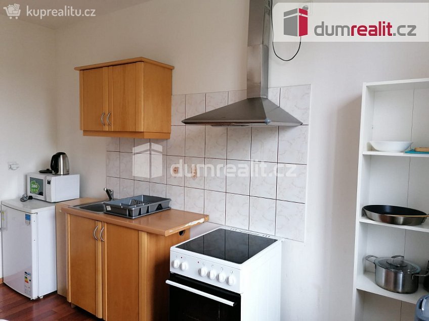 Pronájem bytu 2+kk 55 m^2 Zenklova, Praha 8 