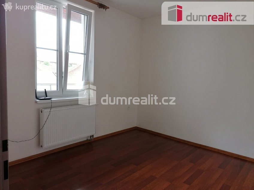 Pronájem bytu 2+kk 55 m^2 Zenklova, Praha 8 