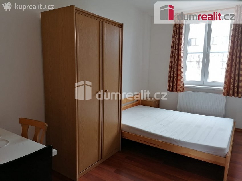 Pronájem bytu 2+kk 55 m^2 Zenklova, Praha 8 