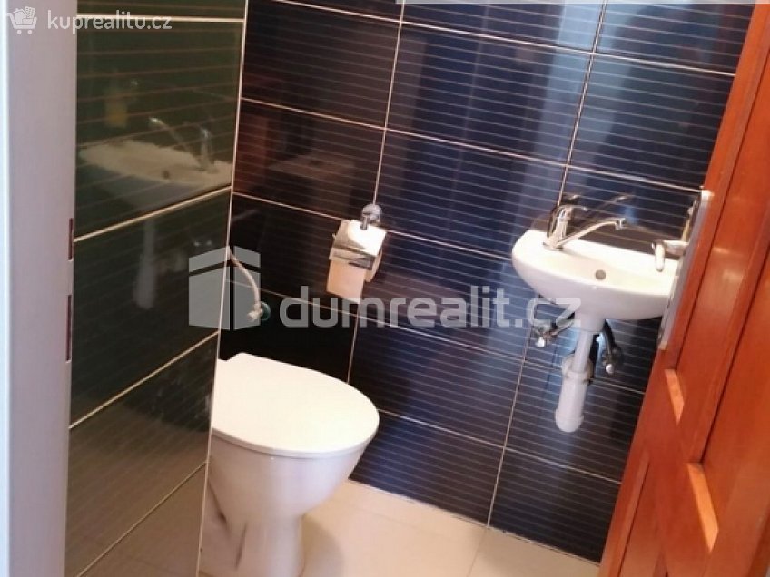 Pronájem bytu 2+kk 55 m^2 Zenklova, Praha 8 