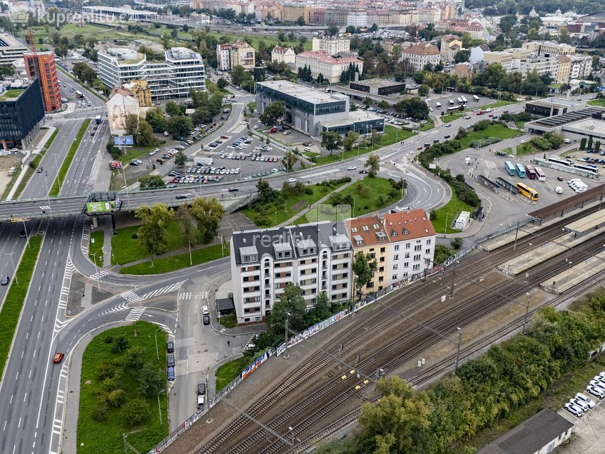 Pronájem bytu 2+kk 49 m^2 V závětří, Praha 7 
