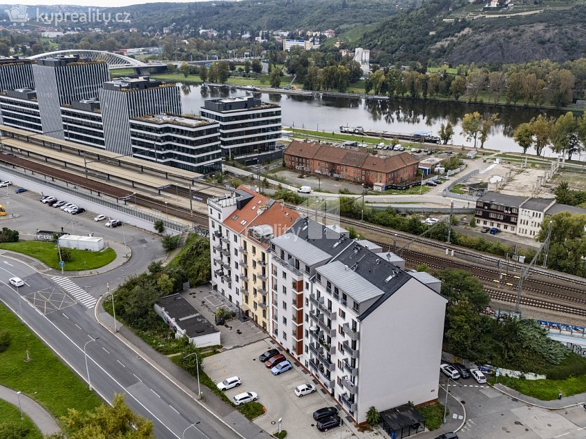 Pronájem bytu 2+kk 49 m^2 V závětří, Praha 7 