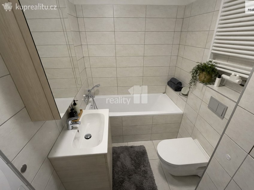 Pronájem bytu 2+kk 49 m^2 V závětří, Praha 7 